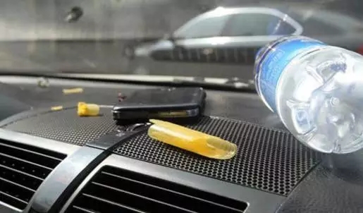 【天嬌用車學(xué)】暴曬后的汽車究竟有多毒？超乎你想象