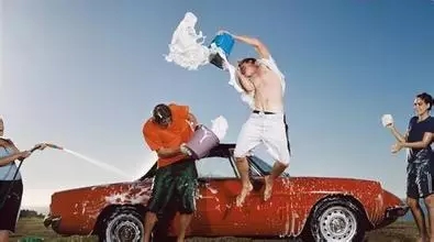 溫度高了，怎么解決汽車在太陽下長期暴曬？