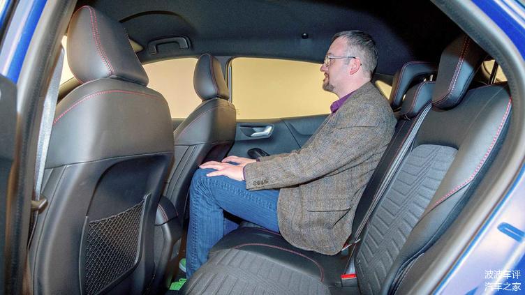 福特發(fā)布PUMA小型SUV官圖，歐式風(fēng)格，造型很有柔和感