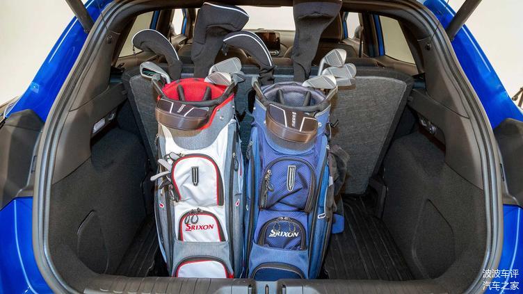 福特發(fā)布PUMA小型SUV官圖，歐式風(fēng)格，造型很有柔和感