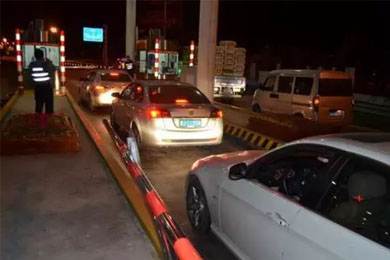 假期高速行駛攻略，看一遍絕對平安！