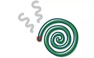 奔馳車突然起火！車主：車?yán)镉形米?，點了盤蚊香……