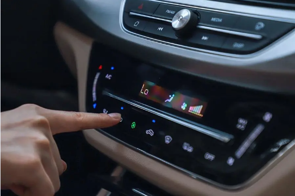 用車百科｜夏天車內(nèi)開(kāi)空調(diào)的五個(gè)誤區(qū)，你中了幾個(gè)？