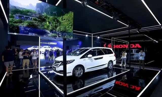 媒體視角 | 詮釋黃金平衡的艾力紳，引領(lǐng)日系MPV“全盛時代”